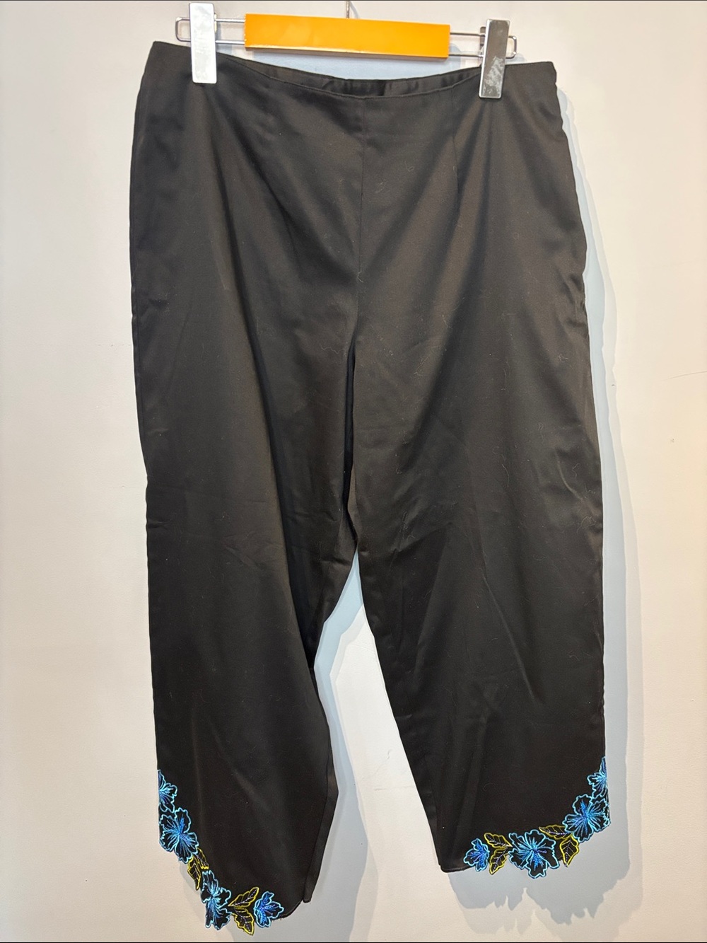Ruby Rd Floral Embroidered Cotton Capris - Picture 2 of 7